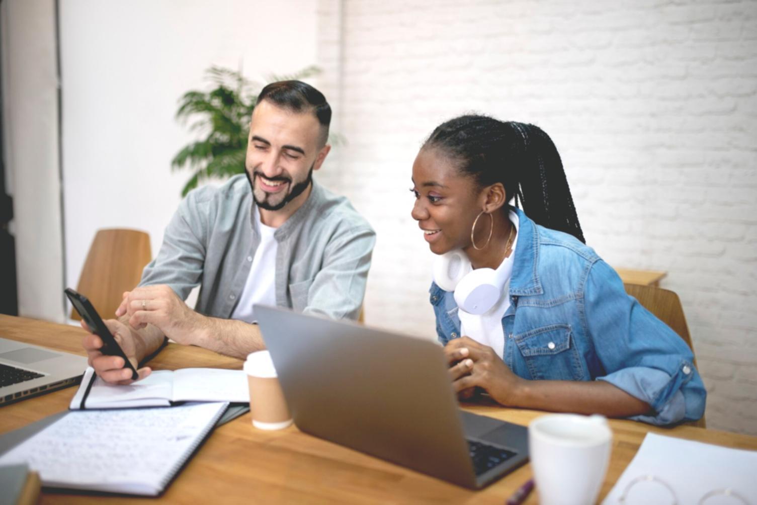 Finanzplanungsberatung in modernem Büro